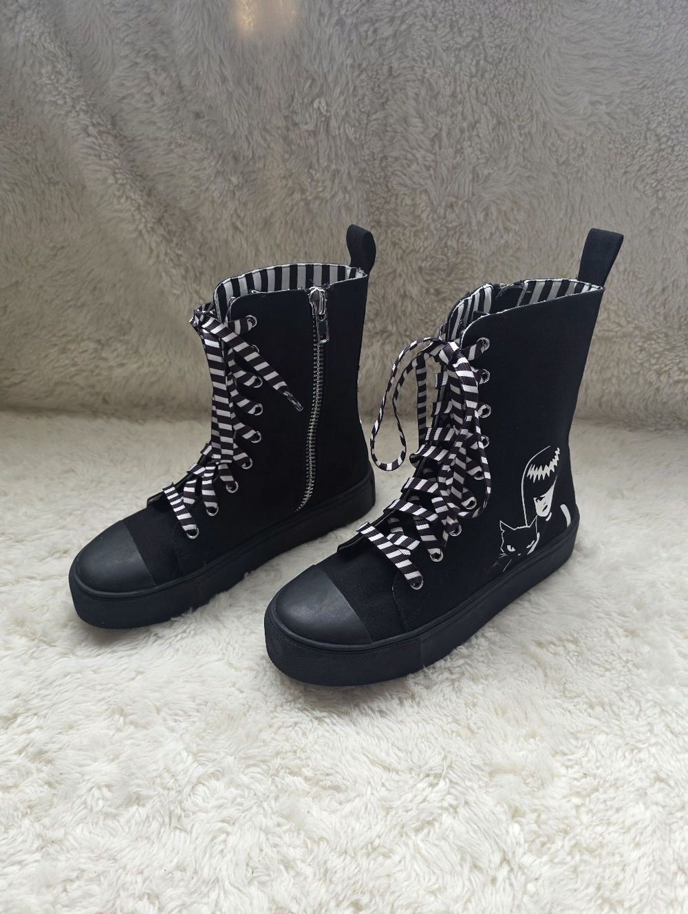 Dolls Kill x Emily The Strange Existential Freeze Platform Sneakers Size 6 - Picture 8 of 12